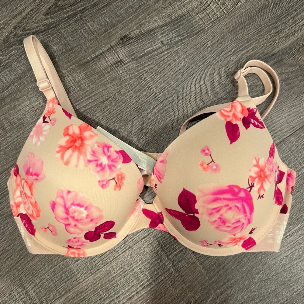 Victoria’s Secret Pink wear everywhere super push up bra